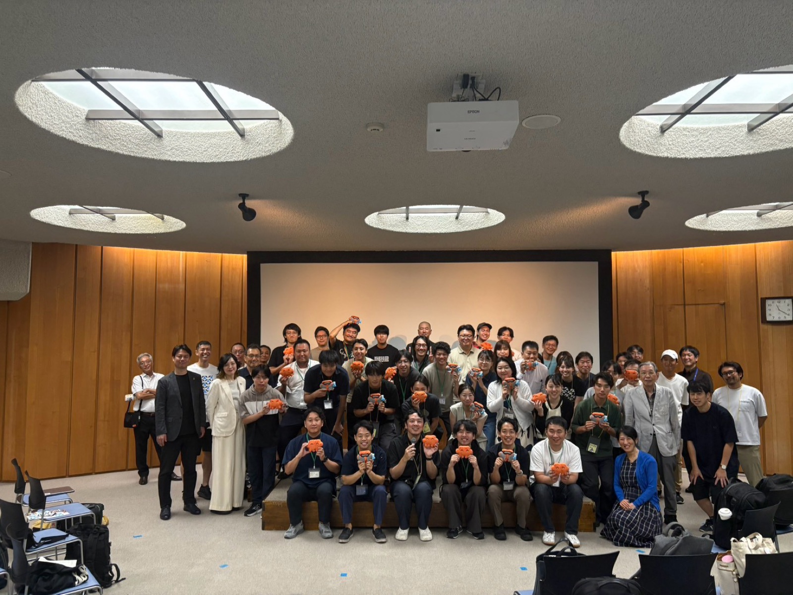 懐霄館9階ホールでの集合写真